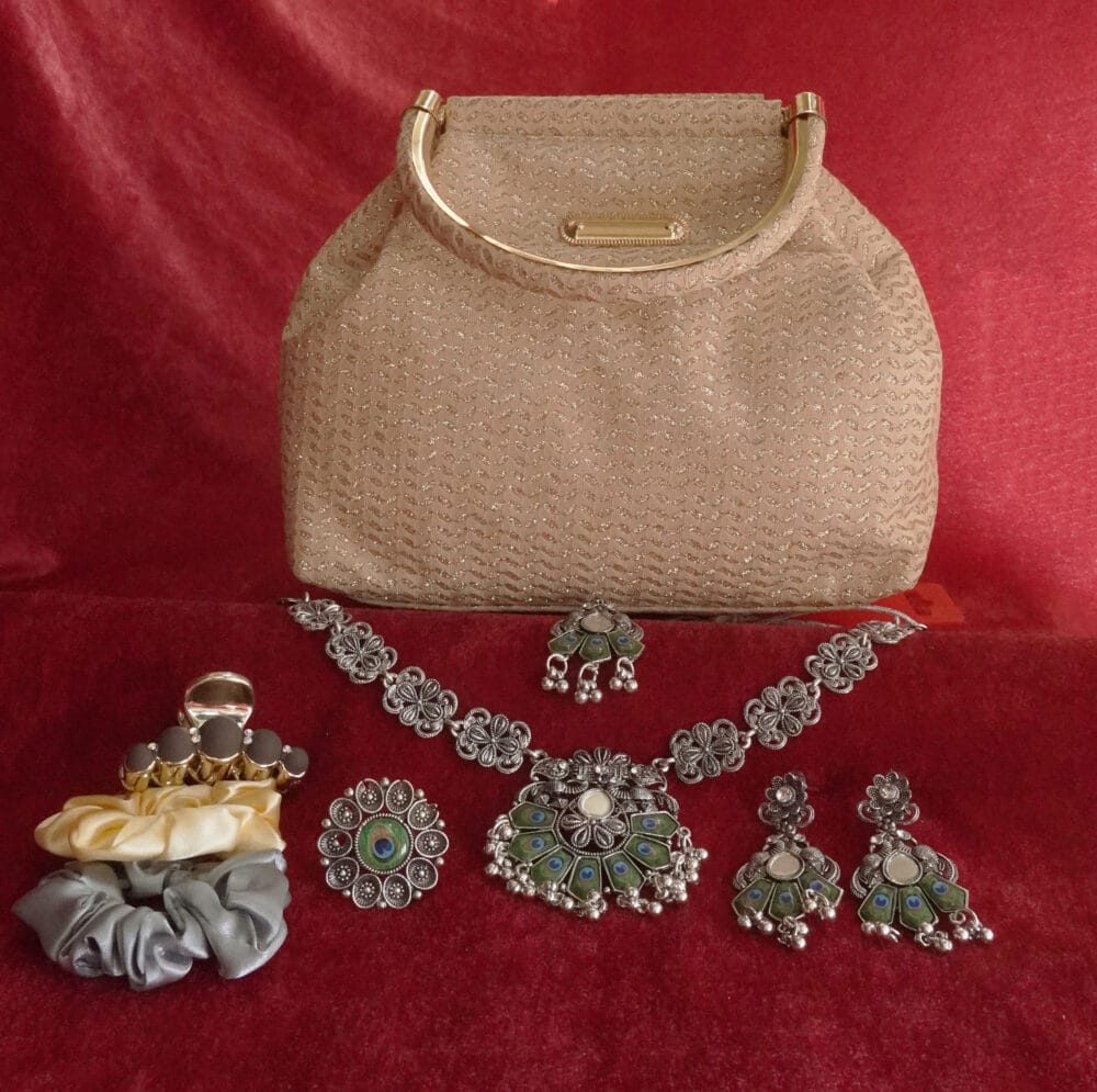 Golden Luxury Jewellery Surprise Box 1 Golden Luxury Jewellery Surprise Box